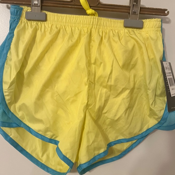 women's athletic shorts - Picture 4 of 4